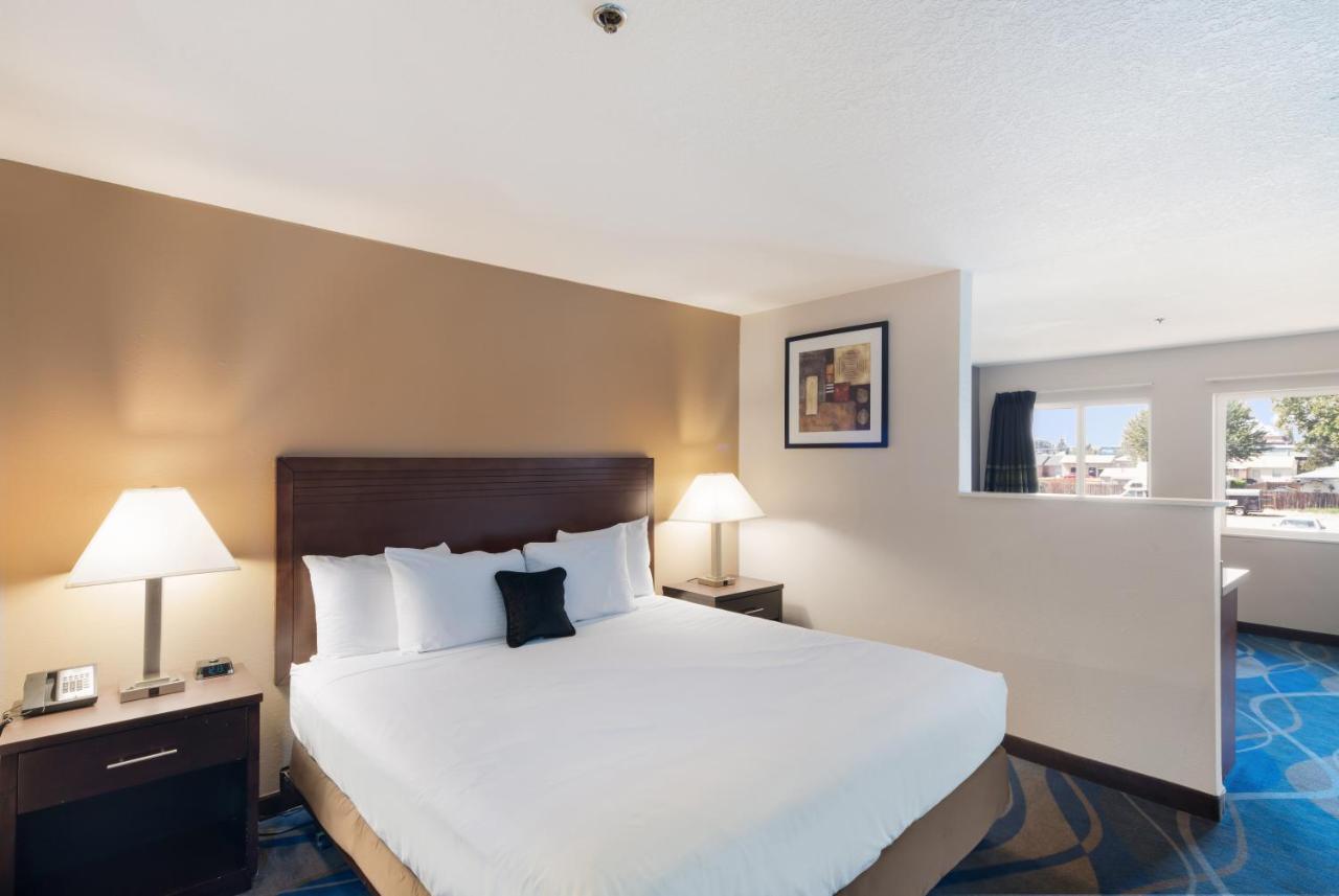 Red Lion Inn & Suites Kennewick Tri-Cities Exterior photo