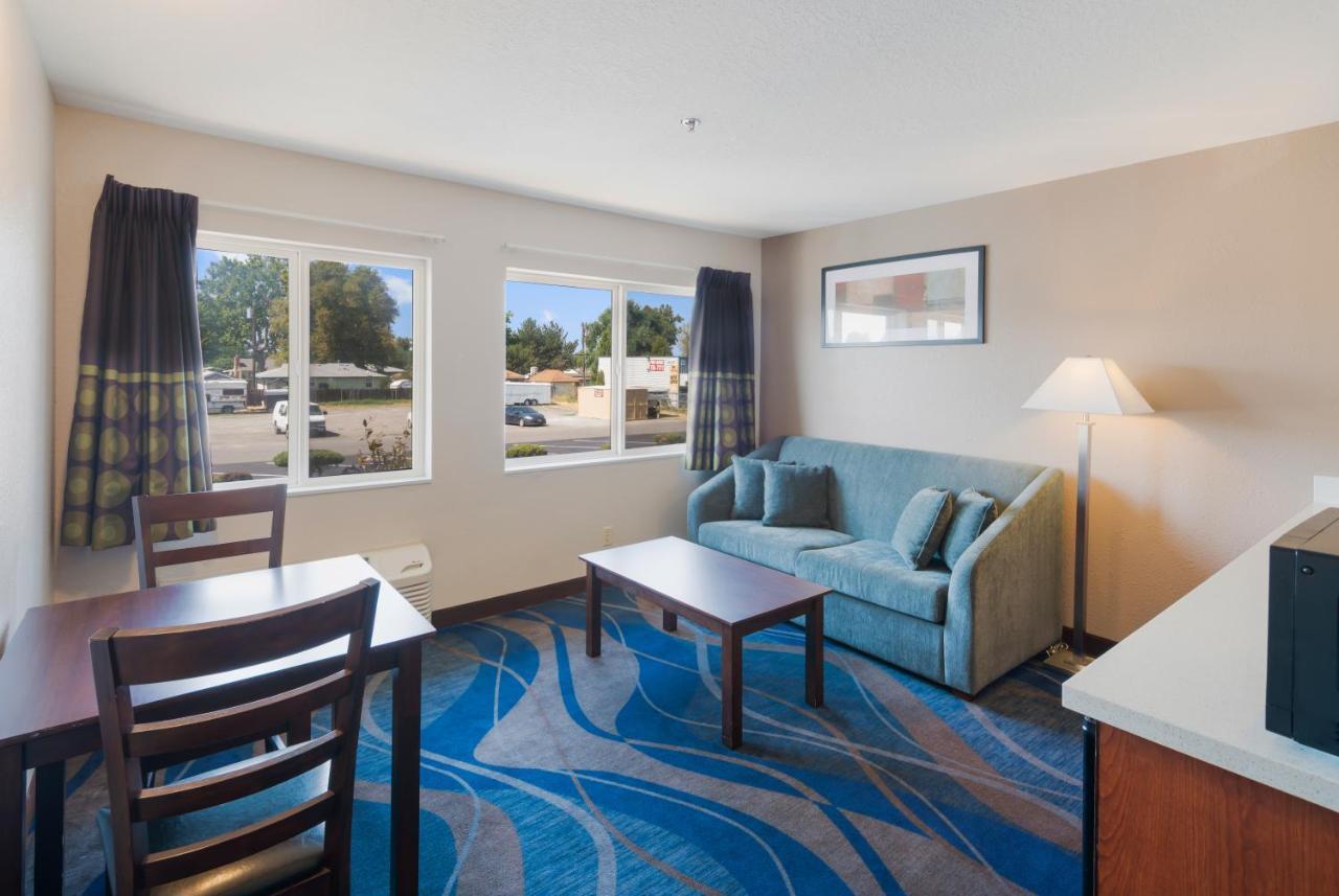 Red Lion Inn & Suites Kennewick Tri-Cities Exterior photo