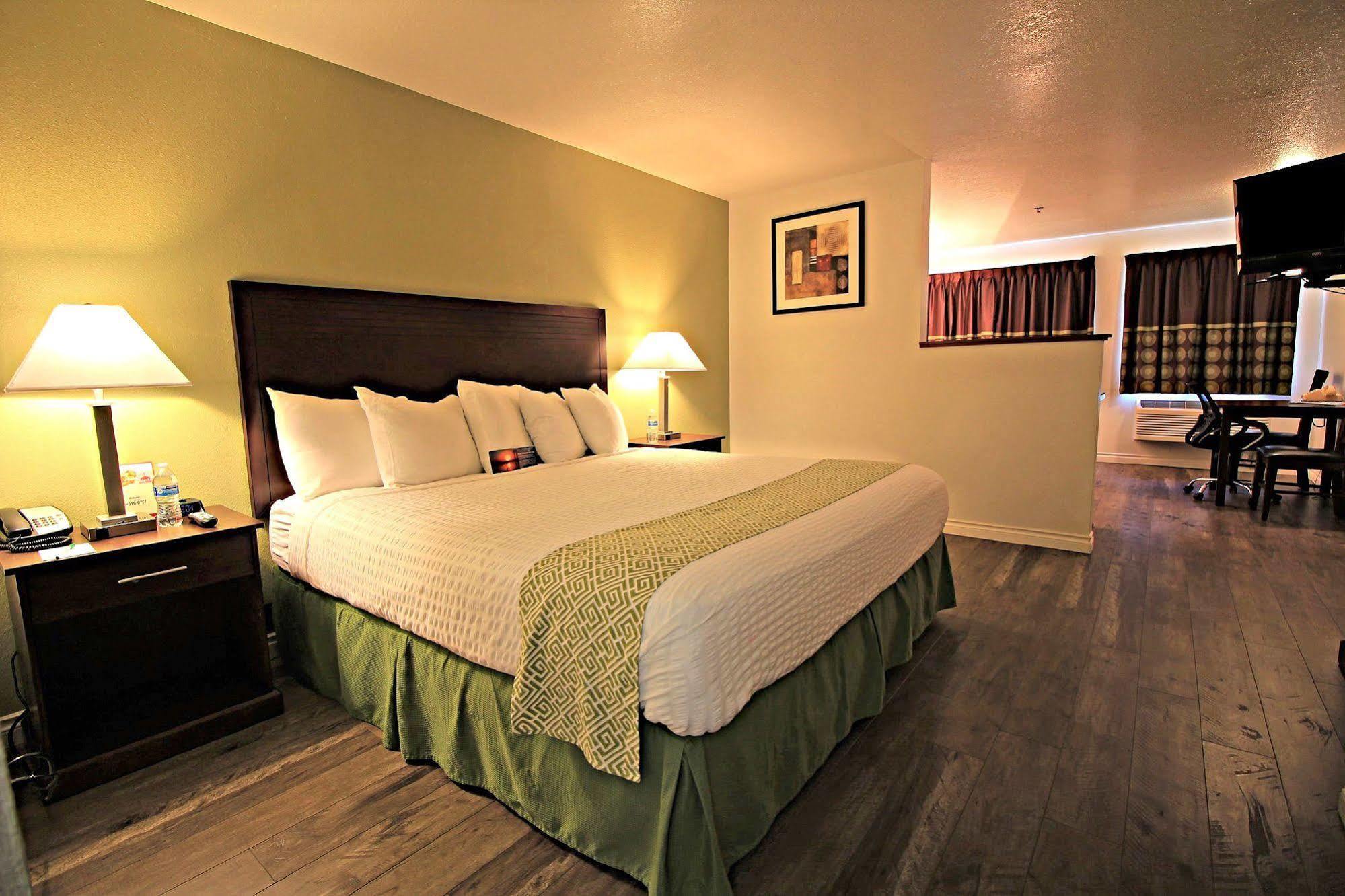 Red Lion Inn & Suites Kennewick Tri-Cities Exterior photo
