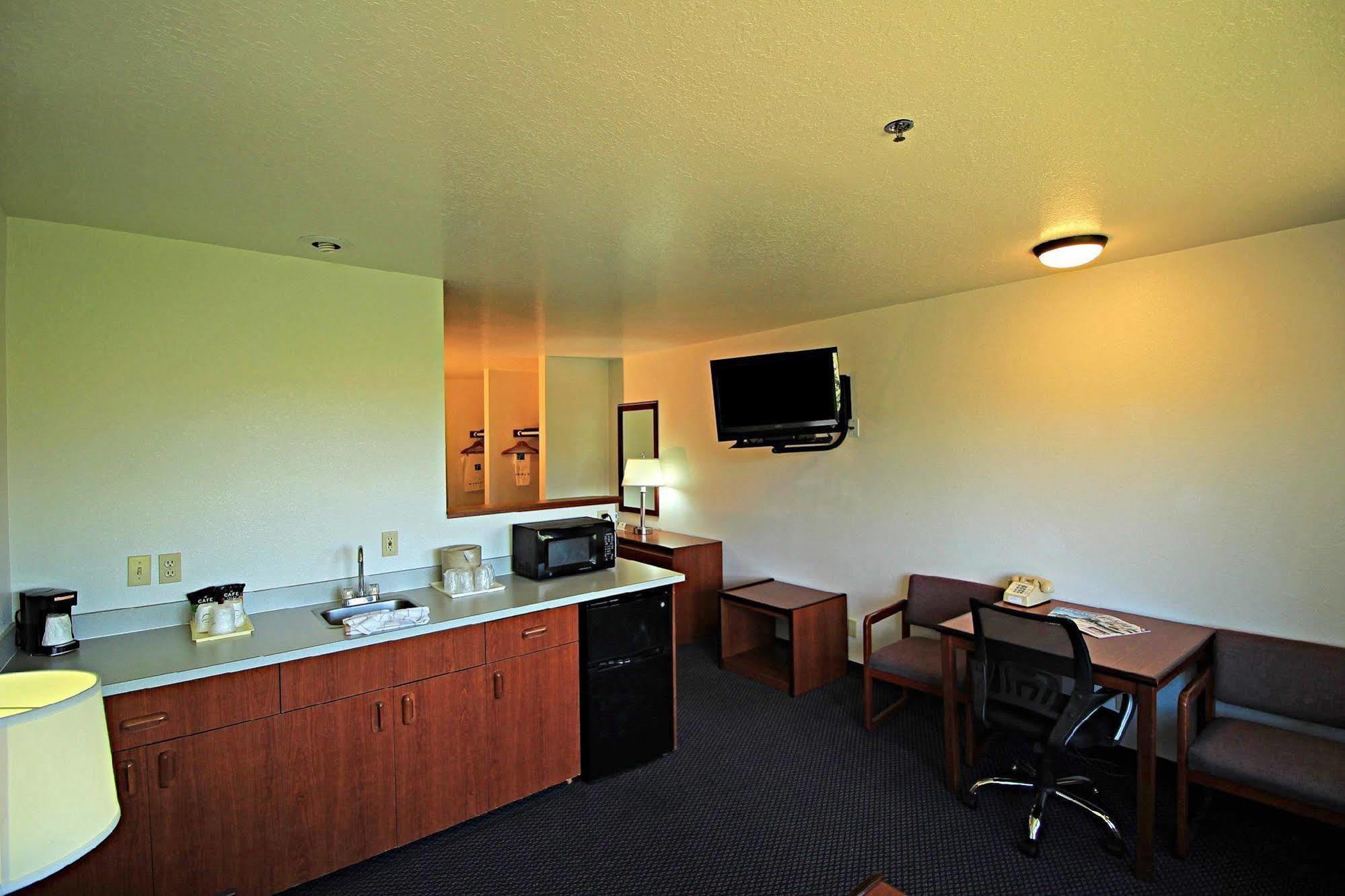 Red Lion Inn & Suites Kennewick Tri-Cities Exterior photo