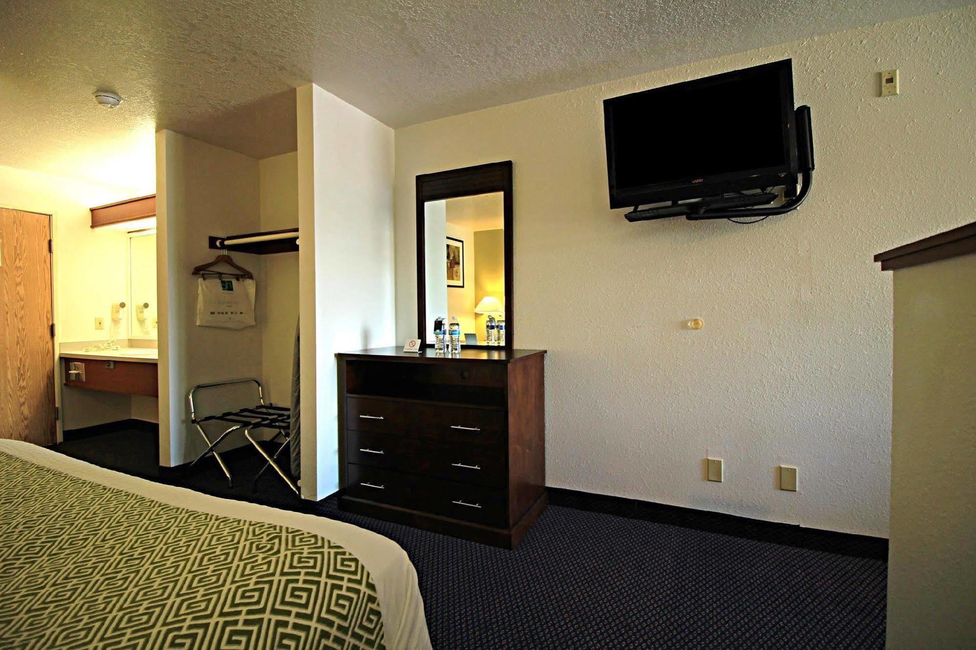 Red Lion Inn & Suites Kennewick Tri-Cities Exterior photo
