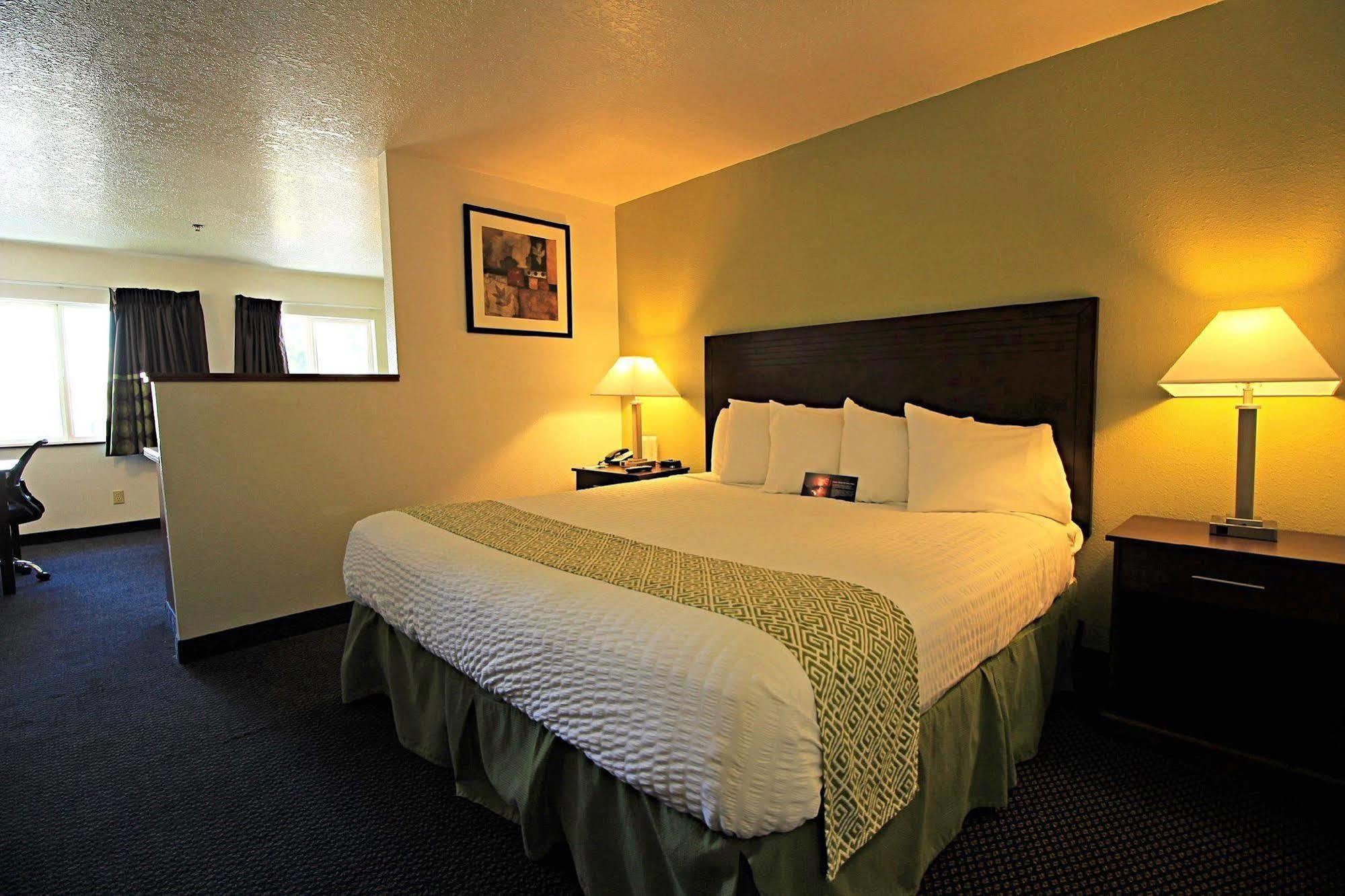 Red Lion Inn & Suites Kennewick Tri-Cities Exterior photo