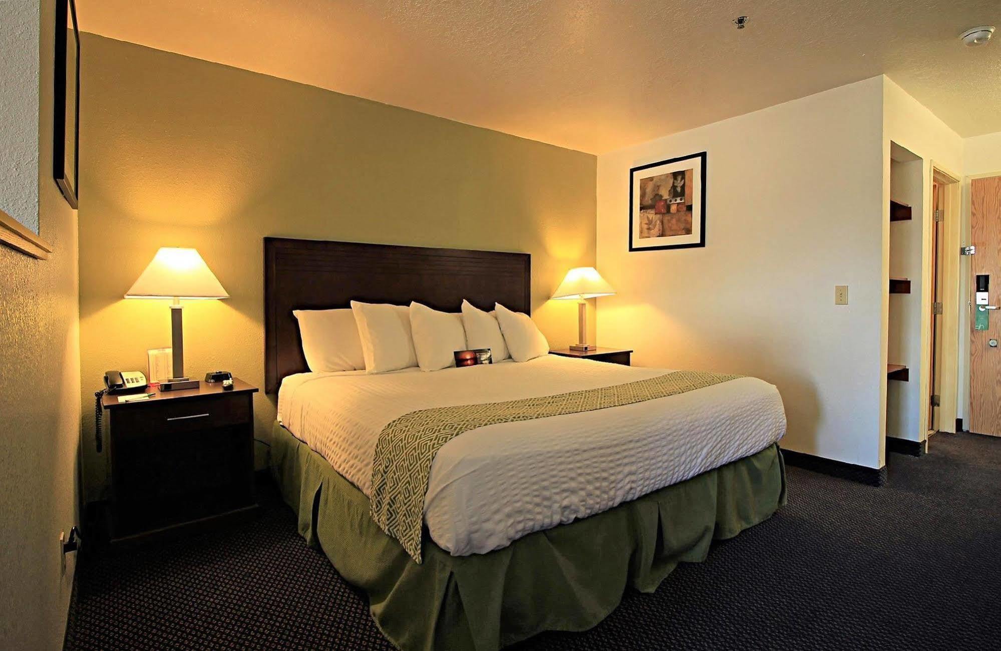 Red Lion Inn & Suites Kennewick Tri-Cities Exterior photo